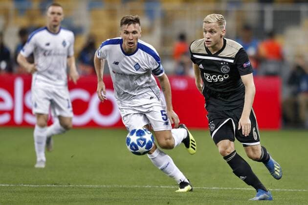 KIEV, Ukraine, 28-08-2018, Stadium NSK Olimpiejsky, football, season 2018 2019, Champions League Play-offs , Ajax player Donny van de Beek (R) and Dynamo Kiev player Serhiy Sydorchuk (L) during the game Dynamo Kiev - Ajax. Dynamo Kiev - Ajax  x2430475x