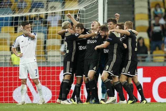 (L-R) Benjamin Verbic of Dynamo Kyiv, Hakim Ziyech of Ajax, Daley Blind of Ajax, Matthijs de Ligt of Ajax, Lasse Schone of Ajax, Klaas Jan Huntelaar of Ajax, Carel Eiting of Ajax, Dani de Wit of Ajax during the UEFA Champions League play offs round second leg match between Dynamo Kyiv and Ajax Amsterdam at the NSK Olimpiyskyi on August 28, 2018 in Kyiv, Ukraine UEFA Champions League 2018 2019 xVIxVIxImagesx xMauricexvanxSteenxIVx 11924939