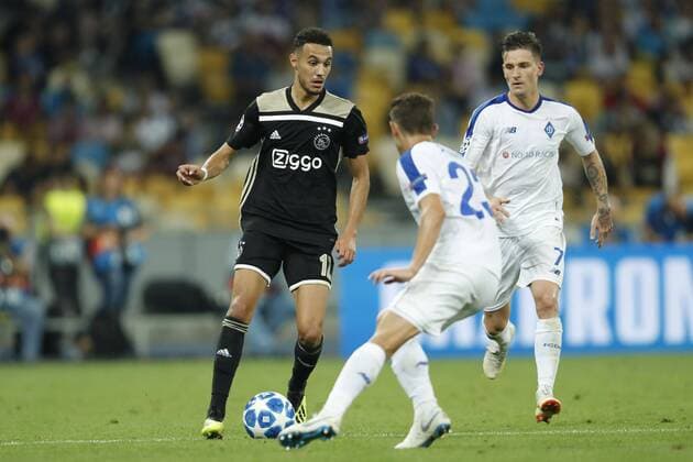 (L-R) Noussair Mazraoui of Ajax, Josip Pivaric of Dynamo Kyiv, Benjamin Verbic of Dynamo Kyiv during the UEFA Champions League play offs round second leg match between Dynamo Kyiv and Ajax Amsterdam at the NSK Olimpiyskyi on August 28, 2018 in Kyiv, Ukraine UEFA Champions League 2018 2019 xVIxVIxImagesx xMauricexvanxSteenxIVx 11924952