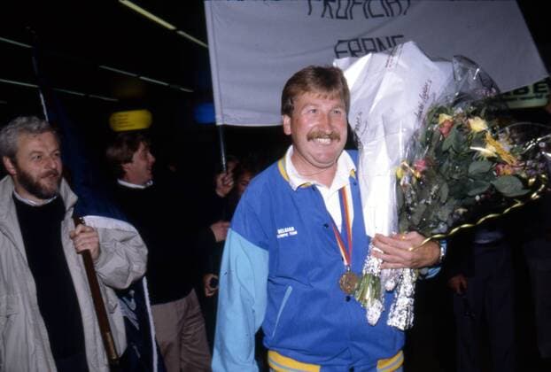 - ZAVENTEM, BELGIUM (FILE) : This file picture dated 29 September 1988 shows the Belgian shooter Frans Peeters at Brussels National Airport. He had just returned from the Summer Olympic Games Olympische Spiele Olympia OS of Seoul. There he had won the Bronze medal for shooting at the 1988 Summer Olympics. On the picture : Frans Peeters with flowers. ARCHIVES  x85193118stx