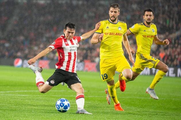 Hirving Lozano of PSV,Nemanja Milunovic of BATE Borisov during the UEFA Champions League play offs round second leg match between PSV Eindhoven and BATE Borisov at the Philips stadium on August 29, 2018 in Eindhoven, The Netherlands UEFA Champions League 2018 2019 xVIxVIxImagesx xTomxBodexMultimediaxIVx 11933344