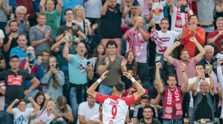29.08.2018, Red Bull Arena, Salzburg, AUT, UEFA CL, FC Salzburg vs Roter Stern Belgrad, Qualifikation, Rueckspiel, im Bild Torjubel Salzburg nach dem 2:0 durch Munas Dabbur (Salzburg) during the UEFA Champions League Qualification, 2nd Leg Match between FC Salzburg and Red Star Belgrade at the Red Bull Arena in Salzburg, Austria on 2018 08 29. Salzburg