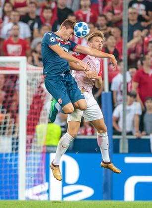 29.08.2018, Red Bull Arena, Salzburg, AUT, UEFA CL, FC Salzburg vs Roter Stern Belgrad, Qualifikation, Rueckspiel, im Bild Milan Pavkov (Roter Stern Belgrad), Marin Pongracic (Salzburg) during the UEFA Champions League Qualification, 2nd Leg Match between FC Salzburg and Red Star Belgrade at the Red Bull Arena in Salzburg, Austria on 2018 08 29. Salzburg