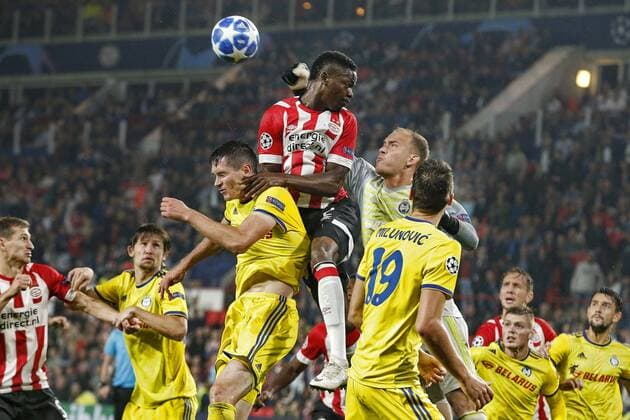 EINDHOVEN, Netherlands, 29-08-2018, football, Champions League play-off round 4 leg 2 , season 2018 2019 , PSV Philips Stadium , PSV - BATE Borisov , PSV defender Nicolas Isimat-Mirin (C) and Borisov goalkeeper Denis Scherbitskiy (R) during the game PSV - BATE Borisov (3-0) PSV - Borisov  x2432860x