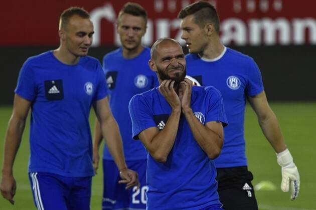 Soccer player Michal Veprek (front) of SK Sigma Olomouc is seen during a training session prior to the UEFA Europa League qualification match FC Sevilla vs SK Sigma Olomouc, 2nd leg, in Sevilla, Spain, on August 29, 2018. (CTKxPhoto DavidxSvab) CTKPhotoP201808291037201  svd1