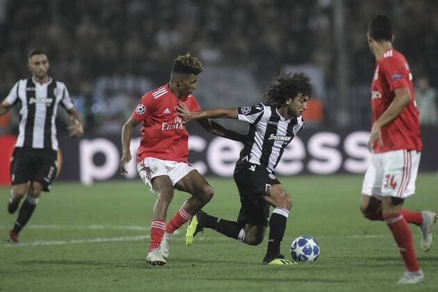 (180830) -- THESSALONIKI, Aug. 30, 2018 -- Benfica s Gedson Fernandes (2nd, L) vies with PAOK s Amr Warda (2nd, R) during the Champions League Play-Off leg 2 soccer match between PAOK Salonika and SL Benfica at Toumpa Stadium in Thessaloniki, Greece, on Aug. 29, 2018. Benfica won 4-1. ) (SP)GREECE-THESSALONIKI-CHAMPIONS LEAGUE-PAOK SALONIKA VS SL BENFICA DimitrisxTosidis 