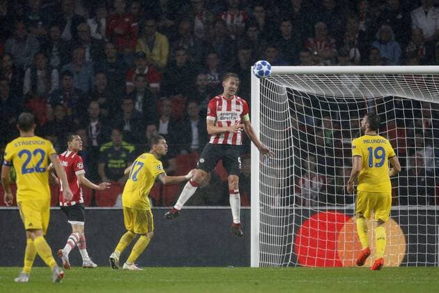 (L-R), Igor Stasevich of BATE Borisov, Hirving Lozano of PSV, Aleksei Rios of BATE Borisov, Luuk de Jong of PSV, Nemanja Milunovic of BATE Borisov during the UEFA Champions League play offs round second leg match between PSV Eindhoven and BATE Borisov at the Philips stadium on August 29, 2018 in Eindhoven, The Netherlands UEFA Champions League 2018 2019 xVIxVIxImagesx xJeroenxPutmansxIVx 11937442