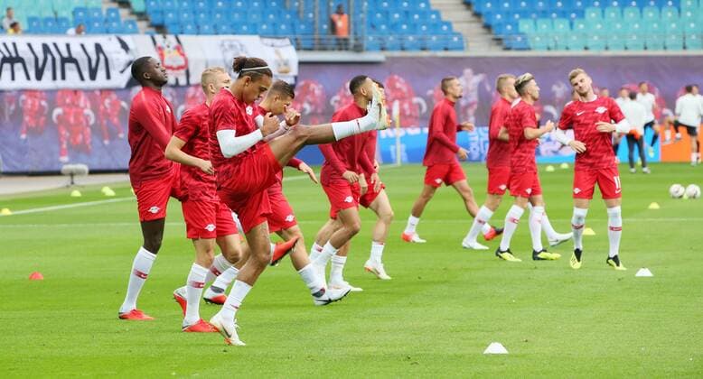 RB Leipzig - Luhansk Fussball Euro League Quali Leipzig, 30.08.2018, Red Bull Arena, Fussball, UEFA EURO EM Europameisterschaft Fussball League , Qualifikation, PlayOff Rückspiel, Hinspiel , RB Leipzig vs. FK Sorja Luhansk , Im Bild; Erwärmung von RBL vor dem Spiel. , Für die Verletzung der Persönlichkeitsrechte und des Datenschutzes der abgebildeten Personen übernimmt PICTURE POINT bzw. und der Urheber des Fotos keine Haftung! ,