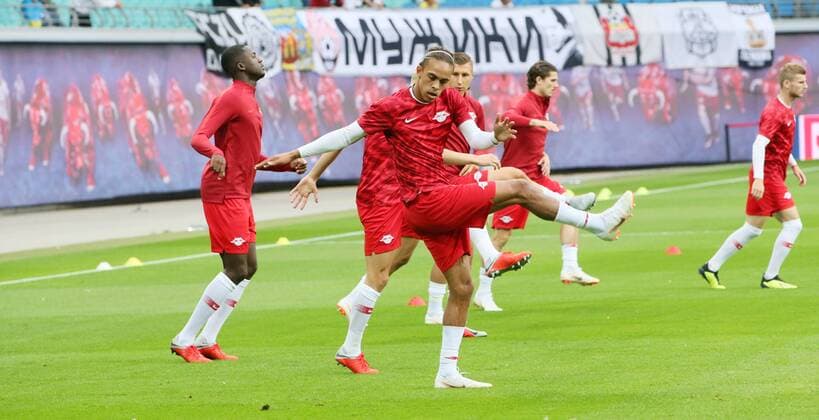 RB Leipzig - Luhansk Fussball Euro League Quali Leipzig, 30.08.2018, Red Bull Arena, Fussball, UEFA EURO EM Europameisterschaft Fussball League , Qualifikation, PlayOff Rückspiel, Hinspiel , RB Leipzig vs. FK Sorja Luhansk , Im Bild; Erwärmung von RBL vor dem Spiel. Vorn; Yussuf Poulsen (9, RB Leipzig). , Für die Verletzung der Persönlichkeitsrechte und des Datenschutzes der abgebildeten Personen übernimmt PICTURE POINT bzw. und der Urheber des Fotos keine Haftung! ,