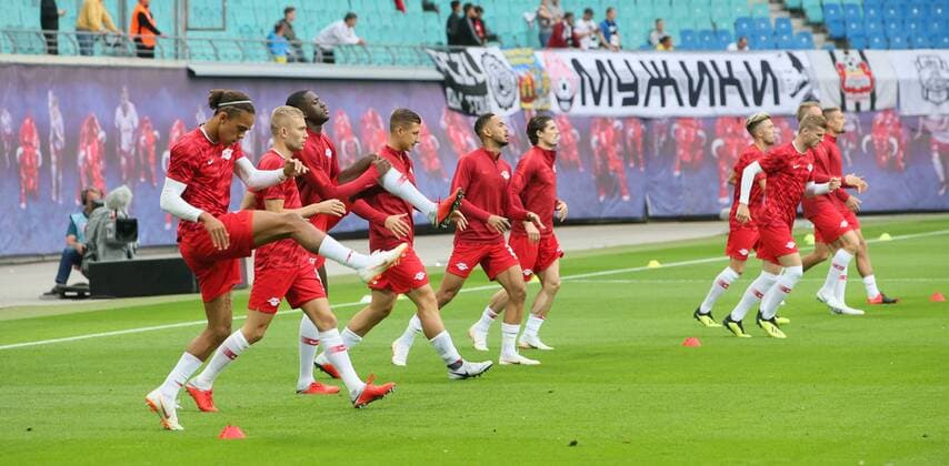 RB Leipzig - Luhansk Fussball Euro League Quali Leipzig, 30.08.2018, Red Bull Arena, Fussball, UEFA EURO EM Europameisterschaft Fussball League , Qualifikation, PlayOff Rückspiel, Hinspiel , RB Leipzig vs. FK Sorja Luhansk , Im Bild; Erwärmung von RBL vor dem Spiel. , Für die Verletzung der Persönlichkeitsrechte und des Datenschutzes der abgebildeten Personen übernimmt PICTURE POINT bzw. und der Urheber des Fotos keine Haftung! ,