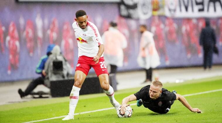 RB Leipzig - Luhansk Fussball Euro League Quali Leipzig, 30.08.2018, Red Bull Arena, Fussball, UEFA EURO EM Europameisterschaft Fussball League , Qualifikation, PlayOff Rückspiel, Hinspiel , RB Leipzig vs. FK Sorja Luhansk , Im Bild von links; Matheus Cunha (20, RB Leipzig) und Oleksandr Svatok (3, Luhansk). , Für die Verletzung der Persönlichkeitsrechte und des Datenschutzes der abgebildeten Personen übernimmt PICTURE POINT bzw. und der Urheber des Fotos keine Haftung! ,