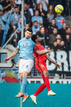 180830 Behrang Safari of Malmö FF and Frank Ogochukwu of Midtjylland during the Europa League qualifying match between Midtjylland and Malmö FF on August 30, 2018 in Herning. Photo: Ludvig Thunman BILDBYRN kod LT 35529 Copyright: LUDVIGxTHUNMAN BB180830LT031
