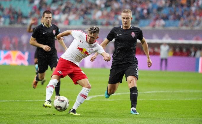 RB Leipzig - Luhansk Fussball Euro League Quali Leipzig, 30.08.2018, Red Bull Arena, Fussball, UEFA EURO EM Europameisterschaft Fussball League , Qualifikation, PlayOff Rückspiel, Hinspiel , RB Leipzig vs. FK Sorja Luhansk , Im Bild von links; Kevin Kampl (44, RB Leipzig) und Oleksandr Svatok (3, Luhansk). , Für die Verletzung der Persönlichkeitsrechte und des Datenschutzes der abgebildeten Personen übernimmt PICTURE POINT bzw. und der Urheber des Fotos keine Haftung! ,