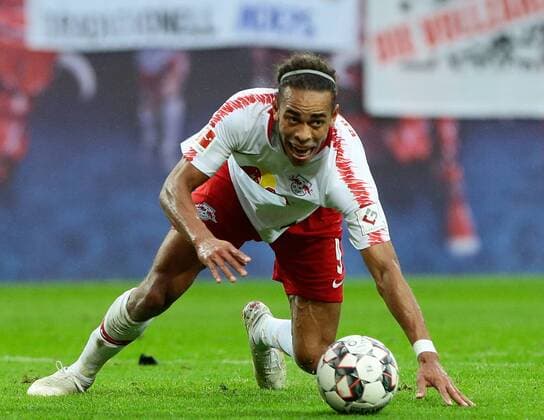 30.08.2018, xtgx, Fussball Europa League Quali, RB Leipzig - Sorja Luhansk emspor, v.l. Yussuf Poulsen (Leipzig, 9) rutscht aus, verstolpert den Ball, vergibt Chance (DFL DFB REGULATIONS PROHIBIT ANY USE OF PHOTOGRAPHS as IMAGE SEQUENCES and or QUASI-VIDEO) Leipzig