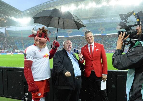 Sport Bilder des Tages Fussball, Herren, Saison 2018 2019, Europa League-Qualifikation (Play-offs, Rückpiel), RB Leipzig - Sorja Luhansk, Reiner Calmund und Stadionsprecher Tim Thoelke (RB Leipzig) in der Pause, 30.08. 2018, Copyright: xMatthiasxKochx