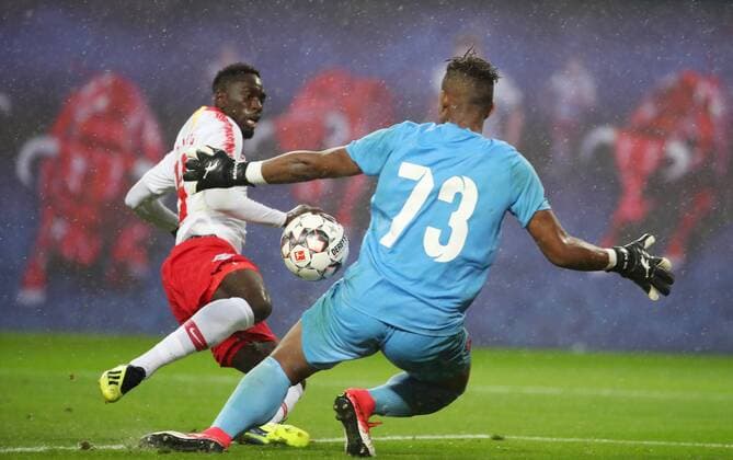 RB Leipzig - Luhansk Fussball Euro League Quali Leipzig, 30.08.2018, Red Bull Arena, Fussball, UEFA EURO EM Europameisterschaft Fussball League , Qualifikation, PlayOff Rückspiel, Hinspiel , RB Leipzig vs. FK Sorja Luhansk , Im Bild; Tor für RB Leipzig. Jean-Kevin Augustin (29, RB Leipzig) trifft zum 2:2 gegen Torwart Luiz Felipe (73, Luhansk). , Für die Verletzung der Persönlichkeitsrechte und des Datenschutzes der abgebildeten Personen übernimmt PICTURE POINT bzw. und der Urheber des Fotos keine Haftung! ,