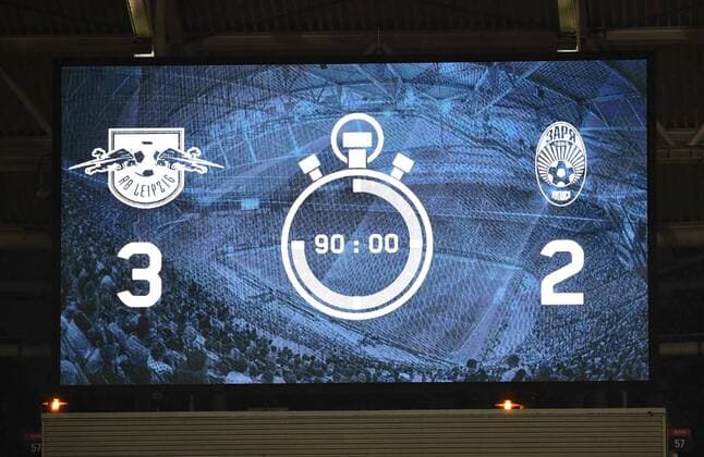 Fussball, Herren, Saison 2018 2019, Europa League-Qualifikation (Play-offs, Rückpiel), RB Leipzig - Sorja Luhansk, Anzeigetafel mit 3:2-Endstand, 30.08. 2018, Copyright: xMatthiasxKochx