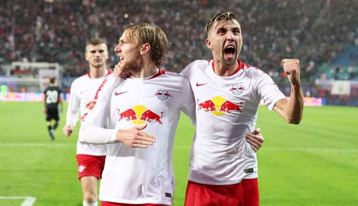 RB Leipzig - Luhansk Fussball Euro League Quali Leipzig, 30.08.2018, Red Bull Arena, Fussball, Qualifikation zur UEFA Europa League, Playoff - RUECK , RB Leipzig (GER) vs. FK Sorja Luhansk (UKR) 3:2 (1:1) , Leipziger Torjubel nach dem entscheidenden Tor zum 3:2. Im Bild: Torschütze Emil Forsberg (10, RB Leipzig) und Kevin Kampl (r., 44, RB Leipzig). ,