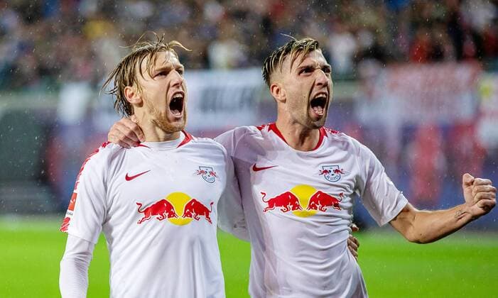 Angriffspieler Emil Forsberg 10 von RB Leipzig und Mittelfeldspieler Kevin Kampf 44 von RB Leipzig mit Emotionen nach dem 3:2 waehrend der Begegnung in der UEFA Europa League (Rueckspiel) zwischen RB Leipzig und FC Zorya Luhansk in der Red Bull Arena am 30. August 2018 in Leipzig, Sachsen, Deutschland ( FB-EL RB Leipzig - FC Zorya Luhansk Copyright: xEIBNER HartmutxBoesenerx EP_HBR