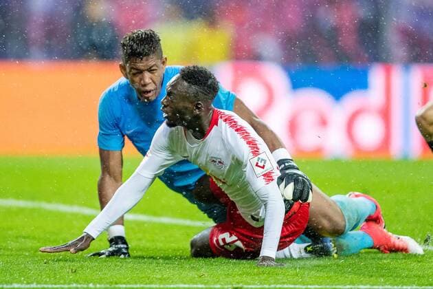 Angriffspieler Jean-Kevin Augustin 29 von RB Leipzig beim Ausgleich zum 2:2 mit Torwart Luis Philippe 73 vom FC Zorya Luhansk waehrend der Begegnung in der UEFA Europa League (Rueckspiel) zwischen RB Leipzig und FC Zorya Luhansk in der Red Bull Arena am 30. August 2018 in Leipzig, Sachsen, Deutschland ( FB-EL RB Leipzig - FC Zorya Luhansk Copyright: xEIBNER HartmutxBoesenerx EP_HBR
