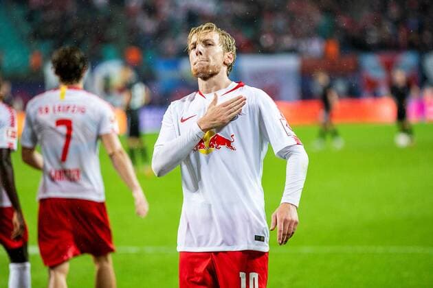 Angriffspieler Emil Forsberg 10 von RB Leipzig mit Herzgeste zu den Fans nach seinem 11m zum 3:2 waehrend der Begegnung in der UEFA Europa League (Rueckspiel) zwischen RB Leipzig und FC Zorya Luhansk in der Red Bull Arena am 30. August 2018 in Leipzig, Sachsen, Deutschland ( FB-EL RB Leipzig - FC Zorya Luhansk Copyright: xEIBNER HartmutxBoesenerx EP_HBR