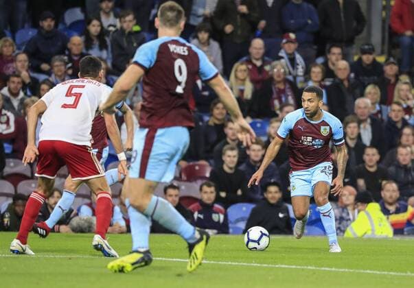 30th August 2018, Turf Moor, Burnley, England; Europa League football playoff 2nd leg, Burnley versus Olympiakos; Aaron Lennon of Burnley tries to build an attack  ActionPlus12059276 ConorxMolloy
