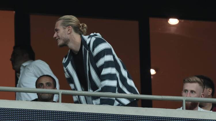Fußball, EL Quali, Besiktas Istanbul - Partizan Belgrad, Loris Karius auf der Tribüne Loris Karius of Besiktas during the UEFA Europa League Play off second match between Besiktas and Partizan Belgrade at Vodafone Park in Istanbul , Turkey on August 30 , 2018. 