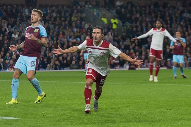 Burnley v Olympiakos F.C. UEFA Europa League Daniel Podence of Olympiakos celebrates after scoring his sides first goal during the UEFA Europa League match at Turf Moor, Burnley Content Not Available For UK Newspapers Copyright: xMattxWilkinsonx FIL-12218-0030
