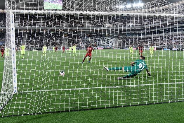 Faute sur Samuel Kalu (gir) penalty reussi et joie de Jimmy Briand (gir) FOOTBALL : Bordeaux vs KAA Gent- 4eme Tour Ligue Europa - Bordeaux - 30 08 2018 ThierryBreton Panoramic 
