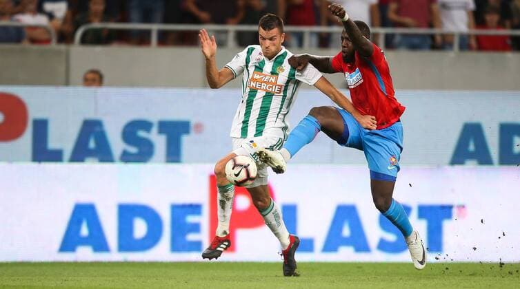 SOCCER - EL quali, Steaua vs Rapid BUCHAREST,ROMANIA,30.AUG.18 - SOCCER - UEFA Europa League, qualification, play off, Steaua Bukarest vs SK Rapid Wien. Image shows Mateo Barac (Rapid) and Harlem Gnohere (Steaua). Keywords: Wien Energie. GEPAxpictures xPhilippxBrem