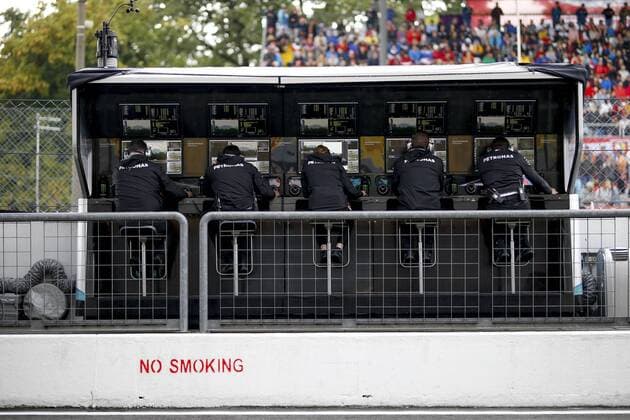 Motorsports: FIA Formula One World Championship WM Weltmeisterschaft 2018, Grand Prix of Italy, Mercedes AMG Petronas Motorsport pit stand, control center, Kommandostand Monza Italy