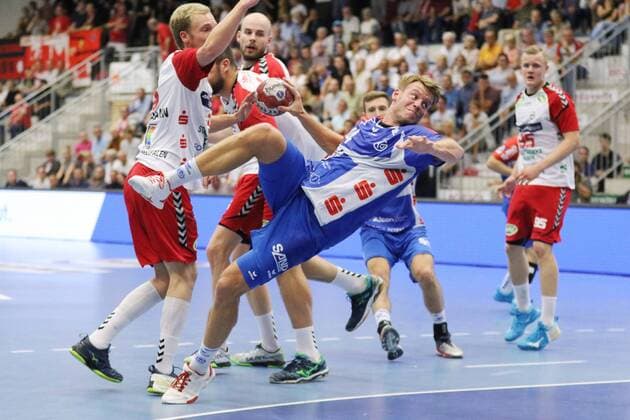Dino Corak (TV Grosswallstadt 24) vorbei an Fabian Huesmann (ASV Hamm-Westfalen 3)(links), ASV Hamm-Westfalen vs TV Grosswallstadt, Handball, 2. Bundesliga, 31.08.2018, ASV Hamm-Westfalen vs TV Grosswallstadt, Handball, 2. Bundesliga, 31.08.2018 Hamm Copyright: xEIBNER JanxStrohdiekx EP_JSK