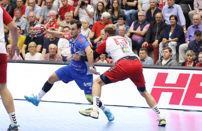Christos Erifopoulos (TV Grosswallstadt 10) gegen Stefan Lex (ASV Hamm-Westfalen 13)(rechts), ASV Hamm-Westfalen vs TV Grosswallstadt, Handball, 2. Bundesliga, 31.08.2018, ASV Hamm-Westfalen vs TV Grosswallstadt, Handball, 2. Bundesliga, 31.08.2018 Hamm Copyright: xEIBNER JanxStrohdiekx EP_JSK