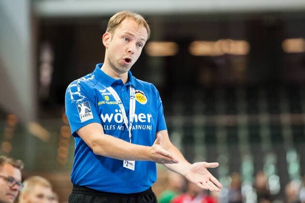 Jan Gorr (Trainer, HSC Coburg) gestikuliert an der Seitenlinie HC Rhein Vikings vs. HSC 2000 Coburg, Handball, 2. Bundesliga, 31.08.18 Düsseldorf NRW Deutschland Castello