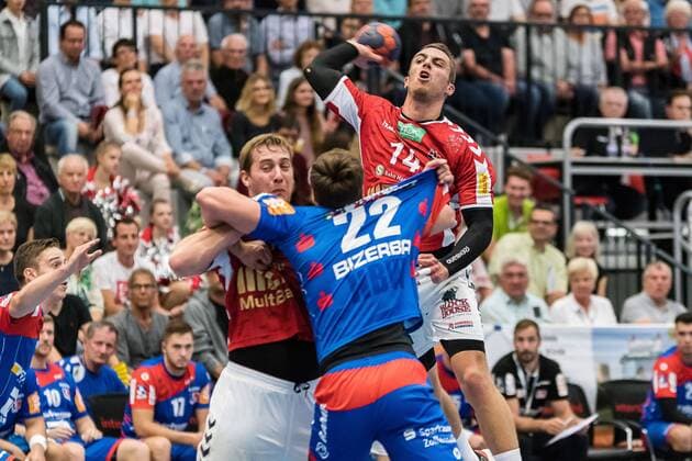 Jona Schoch (HBW Balingen-Weilstetten 22), Lukas Ossenkopp (Handball Sportverein Hamburg 14), HBW Balingen-Weilstetten vs. Handball Verein Hamburg, Handballl, DKB, Herren, 2.Bundesliga, 2. Spieltag, Saison 18 19, GER, 31.08.2018, HBW Balingen-Weilstetten vs. Handball Sport Verein Hamburg, Handballl, DKB, Herren, 2.Bundesliga, 2. Spieltag, Saison 18 19, GER, 31.08.2018 Balingen Copyright: xEIBNER WolfgangxFrankx EP_WFK