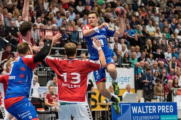 Niklas Weler (Handball Sportverein Hamburg 13), Rene Zobel (HBW Balingen-Weilstetten 02), HBW Balingen-Weilstetten vs. Handball Verein Hamburg, Handballl, DKB, Herren, 2.Bundesliga, 2. Spieltag, Saison 18 19, GER, 31.08.2018, HBW Balingen-Weilstetten vs. Handball Sport Verein Hamburg, Handballl, DKB, Herren, 2.Bundesliga, 2. Spieltag, Saison 18 19, GER, 31.08.2018 Balingen Copyright: xEIBNER WolfgangxFrankx EP_WFK