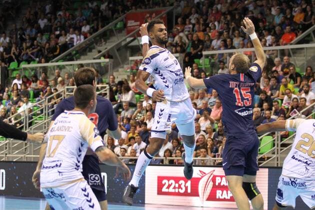 Adrien dipanda (Saint-Raphael) HANDBALL : Trophee des Champions - Demi-finale - Paris Saint-Germain HB vs Saint-Raphael Var HB - 01 09 18 KevinDomas Panoramic 