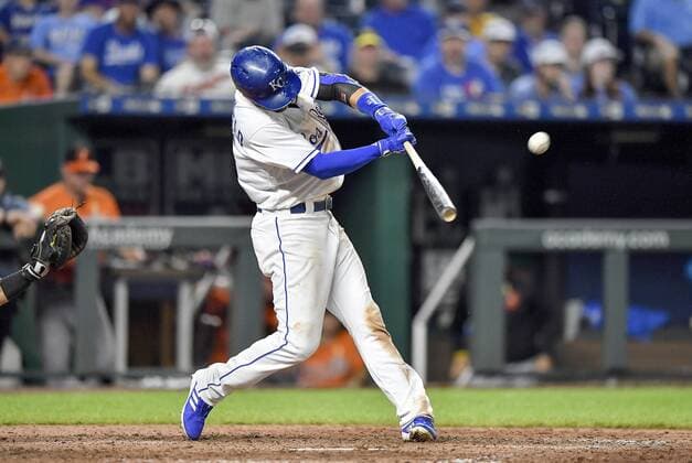 Sport Bilder des Tages September 1, 2018 - Kansas City, MO, USA - The Kansas City Royals Whit Merrifield connects on a walk-off home run in the ninth inning for a 5-4 win against the Baltimore Orioles on Saturday, Sept. 1, 2018, at Kauffman Stadium in Kansas City, Mo. Baltimore at Kansas City - ZUMAm67_ 20180901_zaf_m67_101 Copyright: xJohnxSleezerx