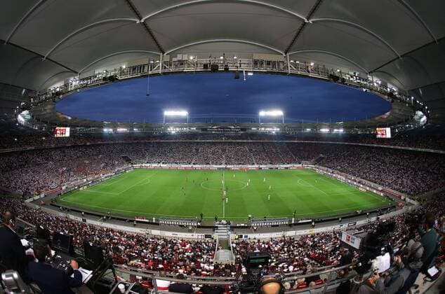 Fußball, Stadiongeschichte VfB Stuttgart 01.09.2018, Deutschland, Stuttgart, Fußball Bundesliga 2. Spieltag Saison 2018 2019 VfB Stuttgart vs. FC Bayern München. Übersicht Mercedes Benz Arena DFL REGULATIONS PROHIBIT ANY USE OF PHOTOGRAPHS AS IMAGE SEQUENCES AND OR QUASI-VIDEO. Gemäß den Vorgaben der DFL Deutsche Fußball Liga ist es untersagt, in dem Stadion und oder vom Spiel angefertigte Fotoaufnahmen in Form von Sequenzbildern und oder videoähnlichen Fotostrecken zu verwerten bzw. verwerten zu lassen.