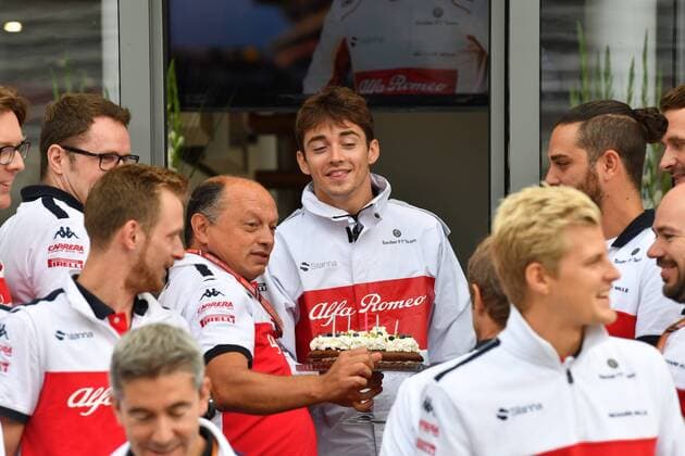 Geburtstag von Marcus Ericsson (Alfa Romeo Sauber F1 Team) und Sauber Team, hinten Charles Leclerc (Alfa Romeo Sauber F1 Team) Grosser Preis von Italien, Renntag, 02.09.2018 ITA, Grosser Preis von Italien, 02.09.2018 Monza Copyright: xEIBNER JerryxAndrex EP_EER