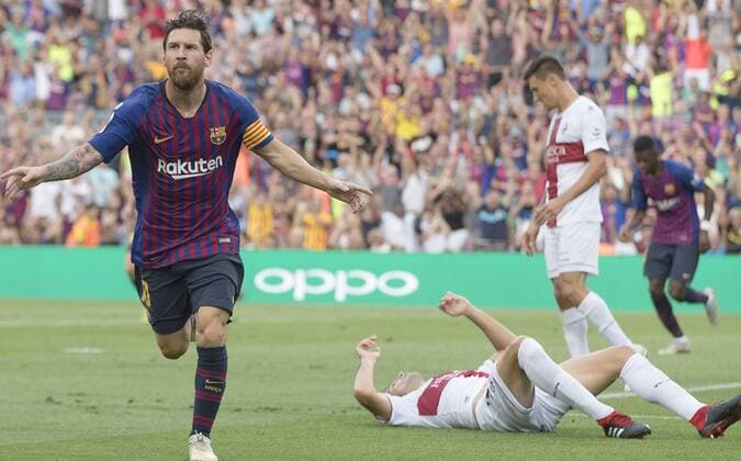Sport Bilder des Tages Futbol, FC Barcelona Barca vs SD Huesca Partido liga Santander jornada 3 El jugador de FC Barcelona, Lionel Messi, festeja su gol contra Huesca, durante el partido disputado en el Nou Camp, de Barcelona, Espana Ferran Zueras Photosport********* Football, FC Barcelona vs SD Huesca Barcelona¢s player Lionel Messi, celebrates his goal against Huesca, during the game at the Nou Camp Stadium, in Barcelona, Espana. Ferran Zueras Photosport Futbol, FC Barcelona vs SD Huesca 