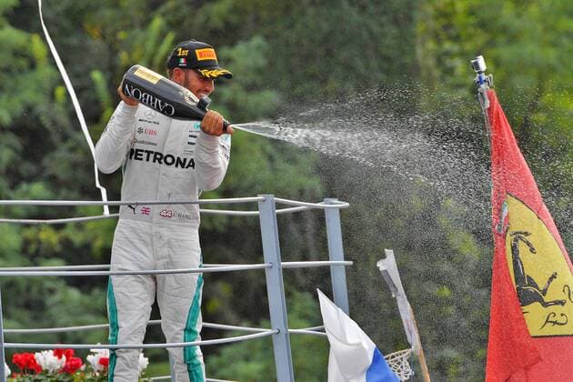 Sektdusche von Lewis Hamilton (Mercedes AMG Petronas Formula One Team) Grosser Preis von Italien, Renntag, 02.09.2018 ITA, Grosser Preis von Italien, 02.09.2018 Monza Copyright: xEIBNER JerryxAndrex EP_EER