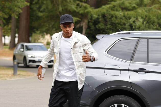Mbappe Kylian FOOTBALL : Arrivee des joueurs de l equipe de France a Clairefontaine - 03 09 2018 StephenCaillet Panoramic 