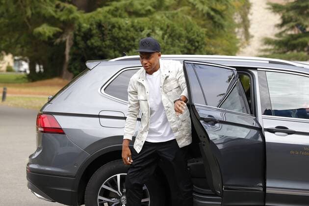 Mbappe Kylian FOOTBALL : Arrivee des joueurs de l equipe de France a Clairefontaine - 03 09 2018 StephenCaillet Panoramic 