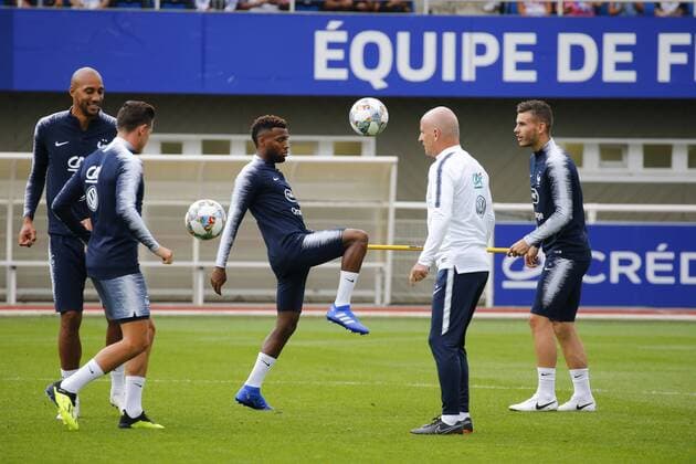 Fußball, Frankreich Training Lemar Thomas - Hernandez Lucas - Guy Stephan FOOTBALL : Entrainement Equipe de France - Clairefontaine - 03 09 2018 StephenCaillet Panoramic 