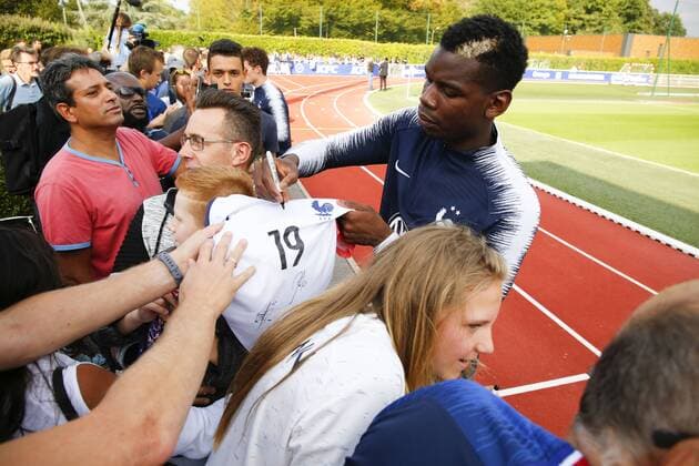 Fußball, Frankreich Training Pogba Paul avec les supporters FOOTBALL : Entrainement Equipe de France - Clairefontaine - 03 09 2018 StephenCaillet Panoramic 