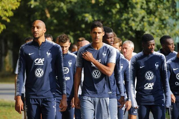 Fußball, Frankreich Training equipe de France - Nzonzi Steven - Varane Raphael FOOTBALL : Entrainement Equipe de France - Clairefontaine - 03 09 2018 StephenCaillet Panoramic 