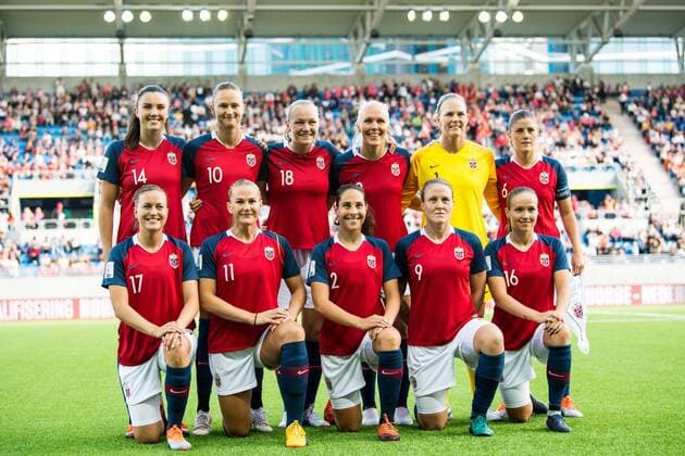 180904 The players of Norway pose for a team photo ahead of the FIFA Women s World Cup Qualifier match between Norway and Netherlands on September 4, 2018 in Oslo. Photo: Vegard Wivestad Grott BILDBYRAN kod VG 170218 Copyright: VEGARDxWIVESTADxGRoTT BB180904BB248
