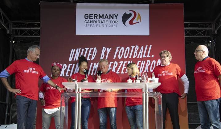 Roadshow EiscrEM 2024 Rudolfplatz Köln Deutschland Datum: 04.09.2018 Von links: Jürgen Aust Shary Reeves Celia Sasic Michael Trippel Sonja Fuss Toni Schumacher Peter Kron