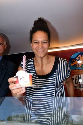 Fussballspielerin Celia Sasic verteilt Eis am 04.09.2018 in Köln bei die Kölner Botschafter der möglichen Fussball EM 2024 in Deutschland unter dem Motto 2024 Kugeln EiscrEM Eis als Vorfreude auf Köln als Austragungsort.
